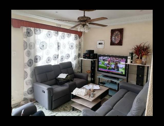 11 BEDROOM HOUSE FOR SALE IN ISIPHETWENI
